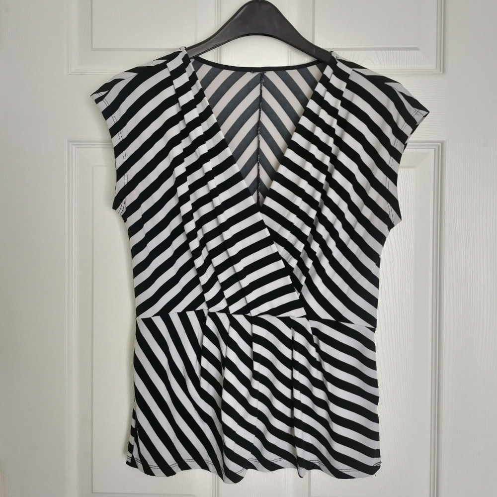 Misses sleeveless surplice top